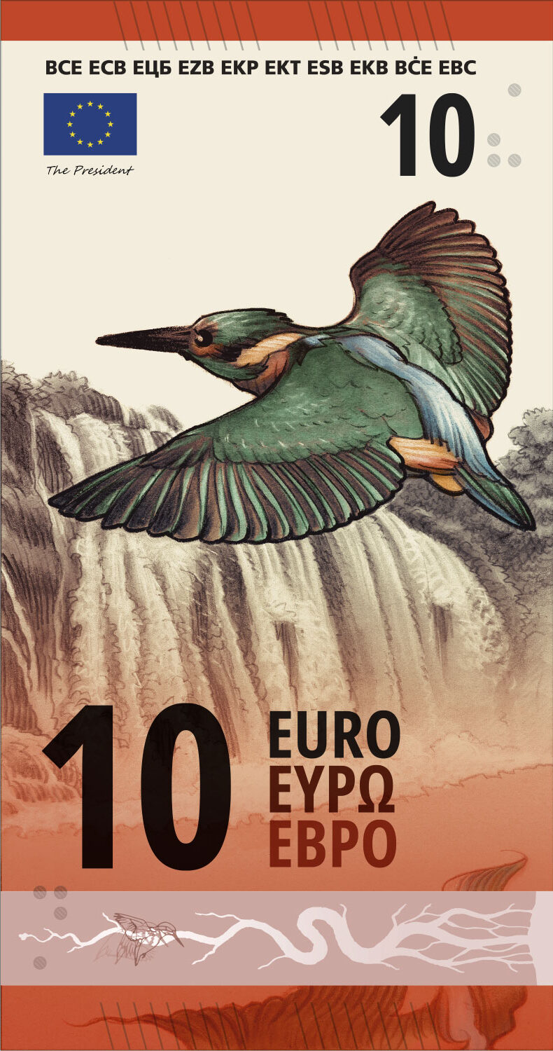 Neuer Eurodesignentwurf der Serie J von Ville Tietäväinen. Die Vorderseite des 10-Euro-Scheins ist hochkant und zeigt Eisvogel neben einem Wasserfall. Der Folienstreifen zeigt schematisch einen Flusslauf mit einem Eisvogel am Oberlauf.